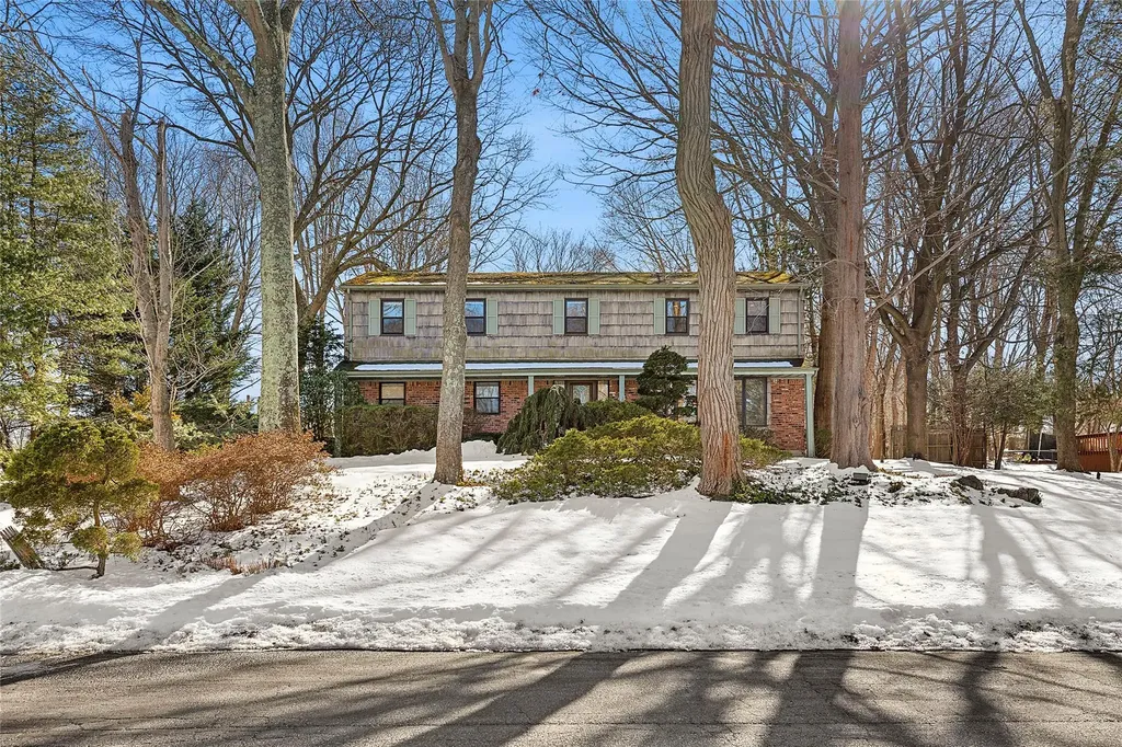 6 Ridings Road Northport NY 11768