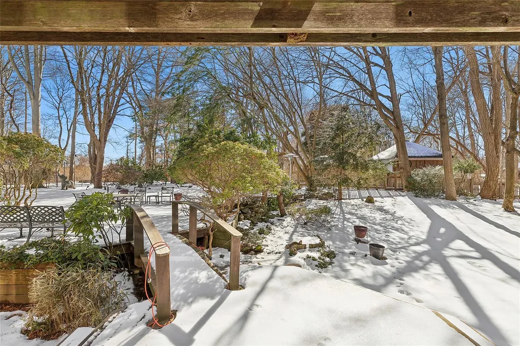 6 Ridings Road Northport NY 11768