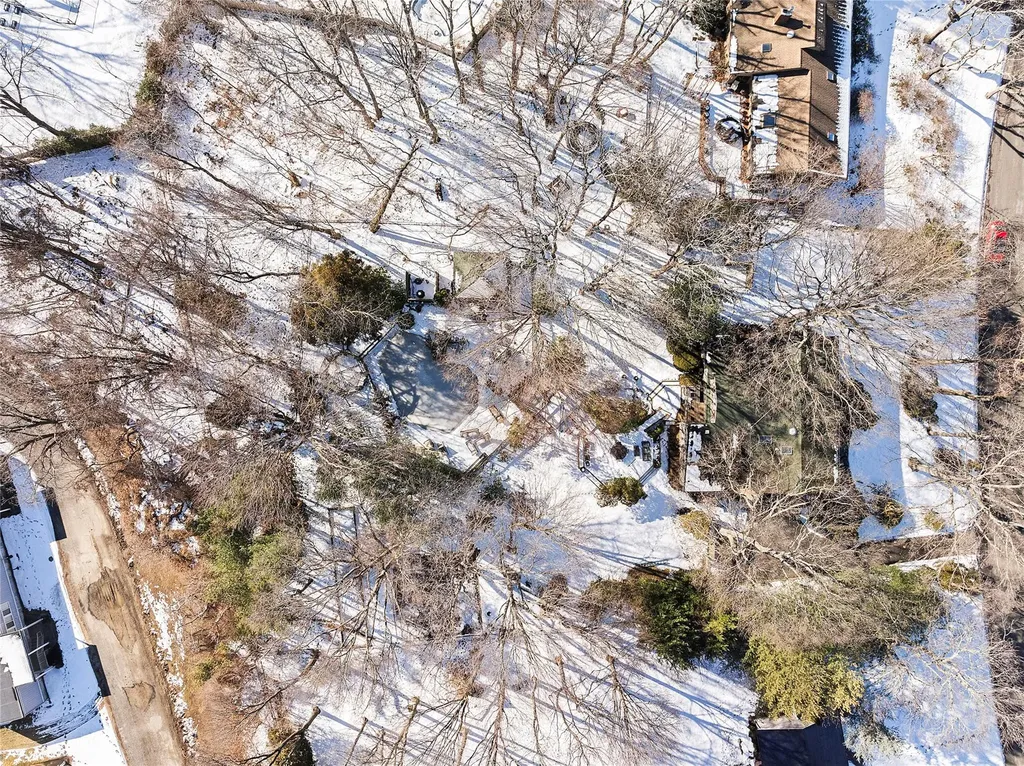 6 Ridings Road Northport NY 11768