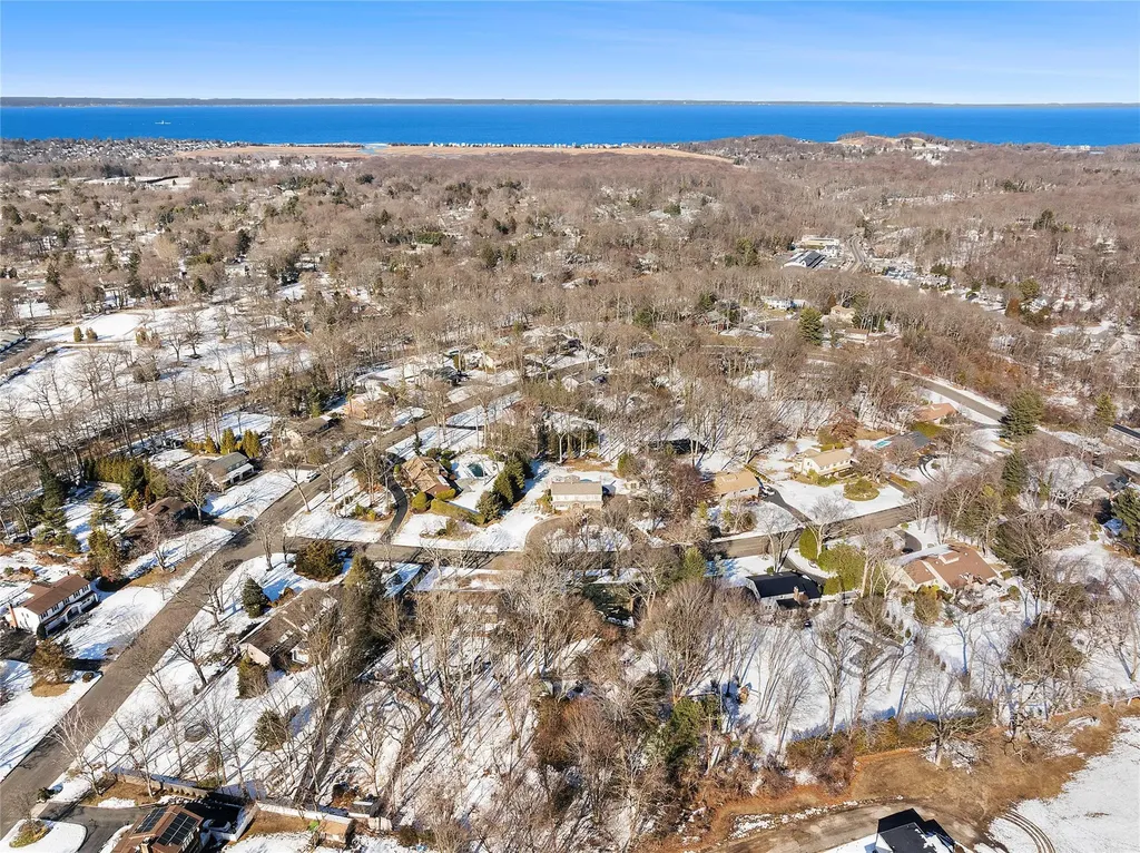 6 Ridings Road Northport NY 11768