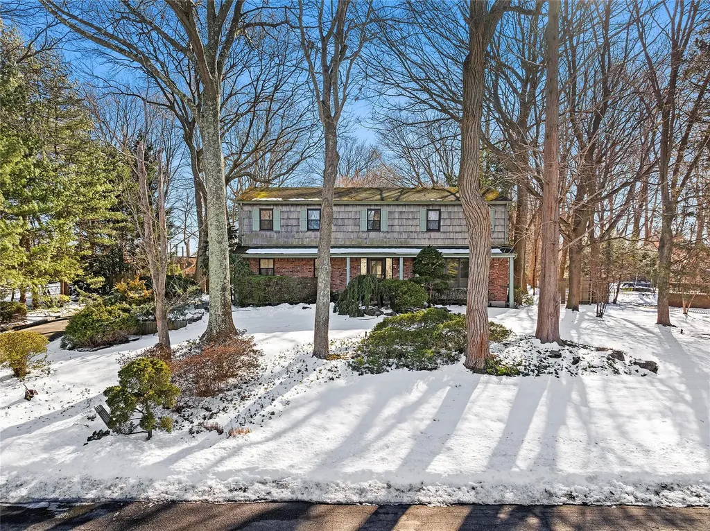 6 Ridings Road Northport NY 11768