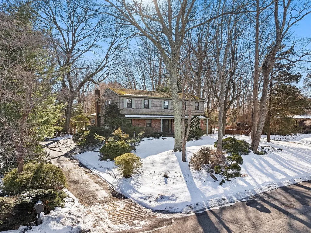 6 Ridings Road Northport NY 11768