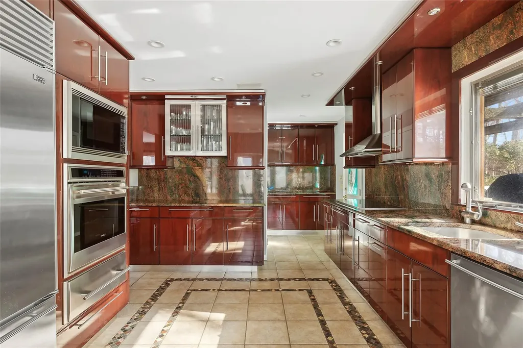 6 Ridings Road Northport NY 11768