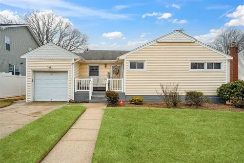 436 Briarwood Road Massapequa NY 11758