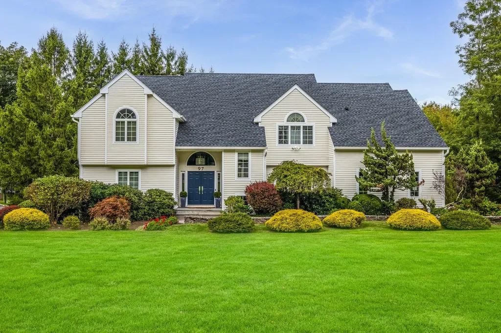 97 Random Farms Drive Chappaqua NY 10514