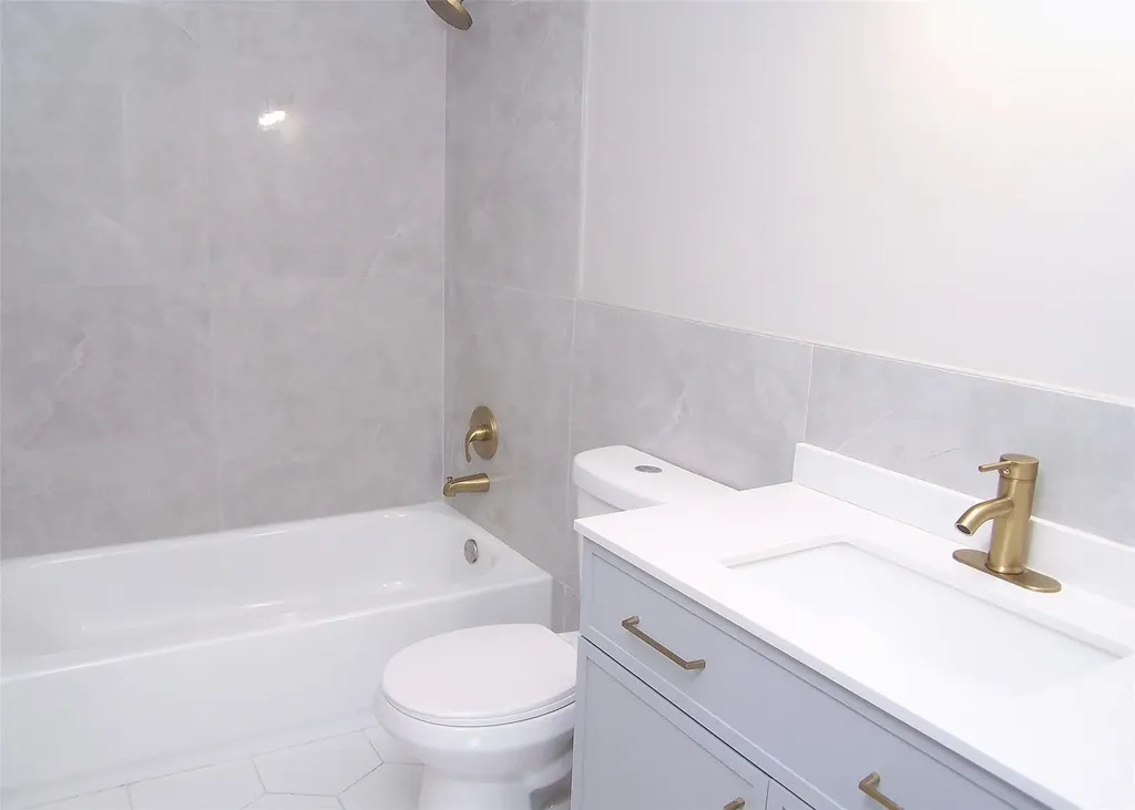 357 Twin Bark Avenue Holbrook NY 11741