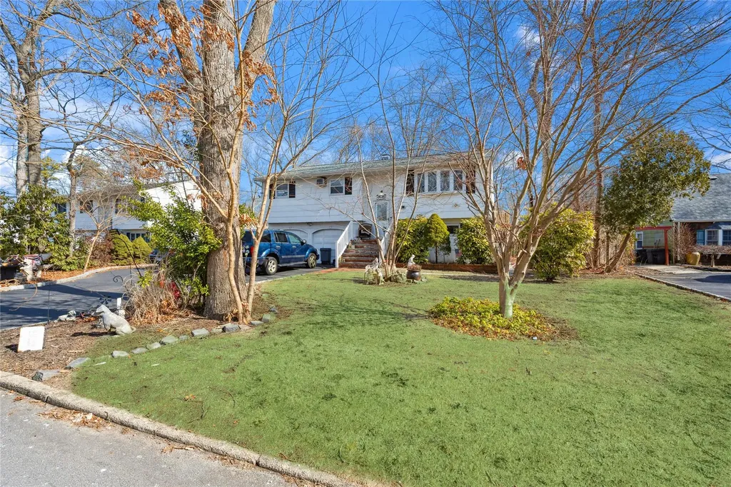 29 17th Avenue Ronkonkoma NY 11779