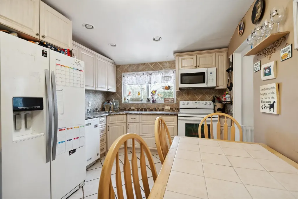 29 17th Avenue Ronkonkoma NY 11779