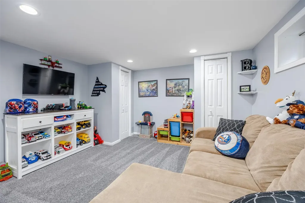 2 Fairview Lane Plainview NY 11803
