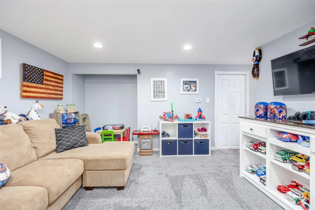 2 Fairview Lane Plainview NY 11803