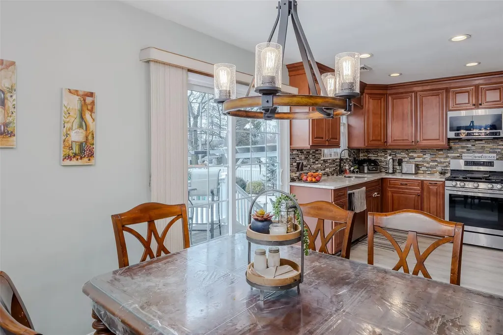 2 Fairview Lane Plainview NY 11803
