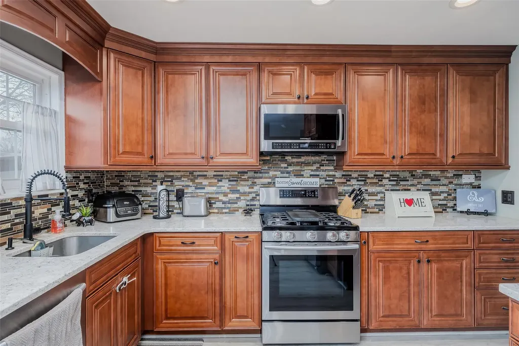 2 Fairview Lane Plainview NY 11803