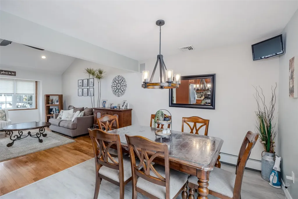 2 Fairview Lane Plainview NY 11803
