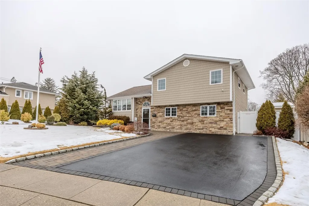 2 Fairview Lane Plainview NY 11803