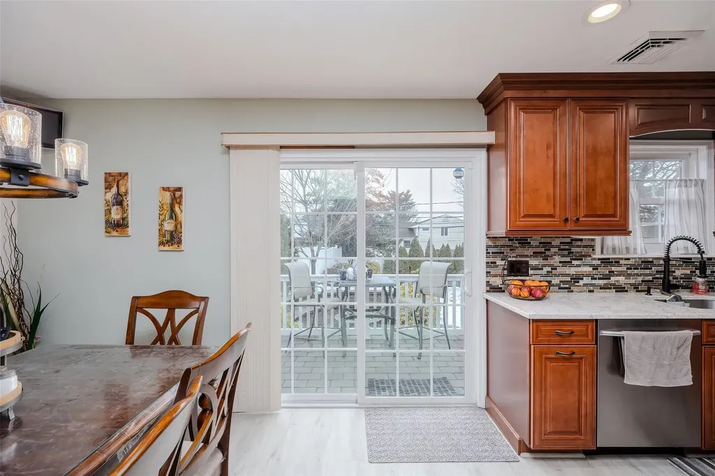 2 Fairview Lane Plainview NY 11803