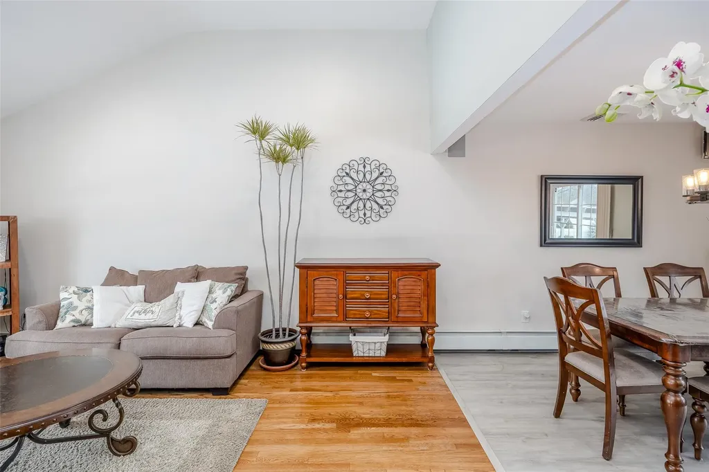 2 Fairview Lane Plainview NY 11803