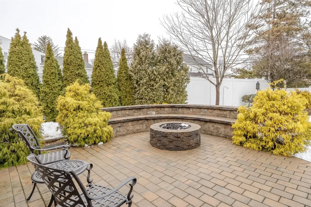 2 Fairview Lane Plainview NY 11803
