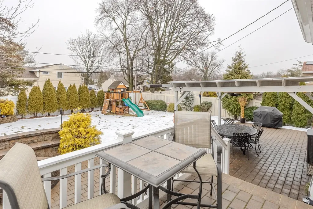 2 Fairview Lane Plainview NY 11803