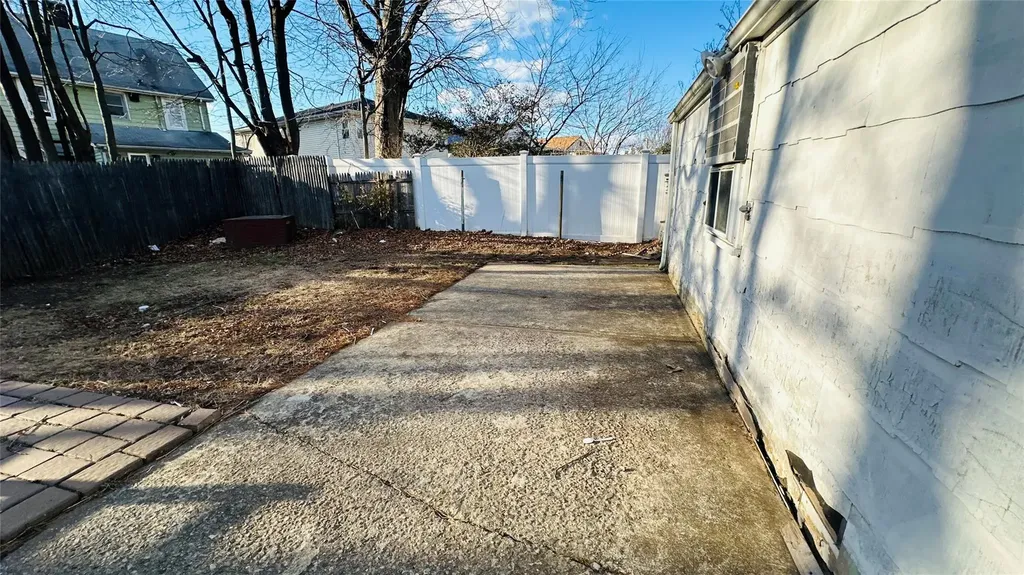 141 Oak Avenue Hempstead NY 11550