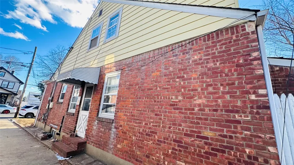 141 Oak Avenue Hempstead NY 11550