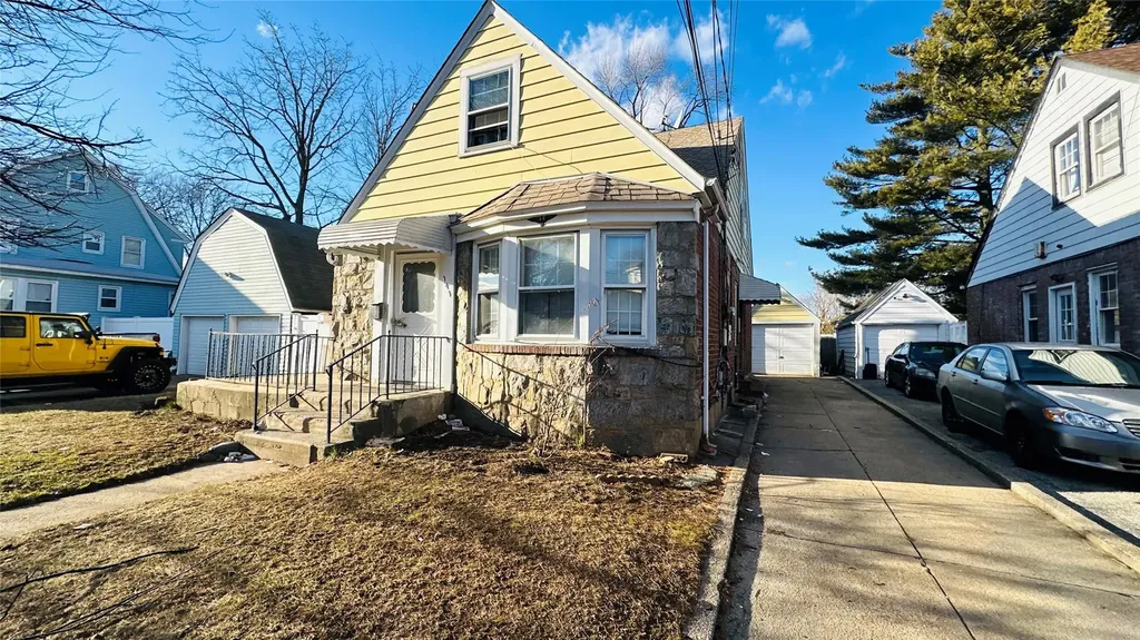 141 Oak Avenue Hempstead NY 11550