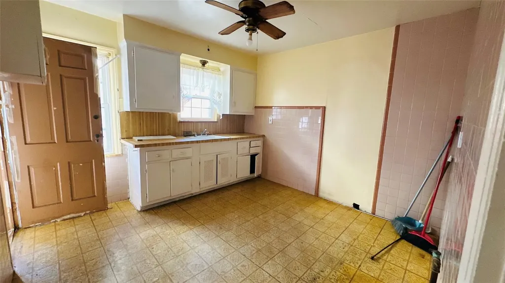 141 Oak Avenue Hempstead NY 11550