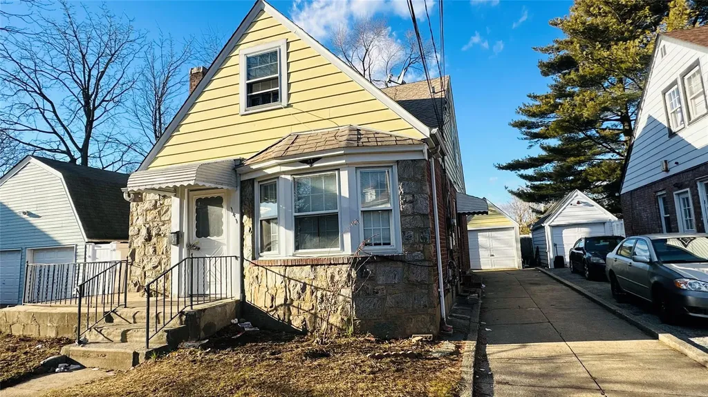 141 Oak Avenue Hempstead NY 11550