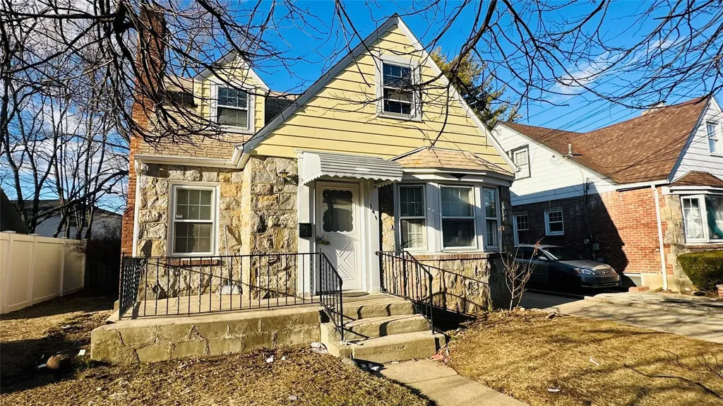 141 Oak Avenue Hempstead NY 11550