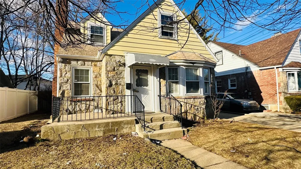 141 Oak Avenue Hempstead NY 11550