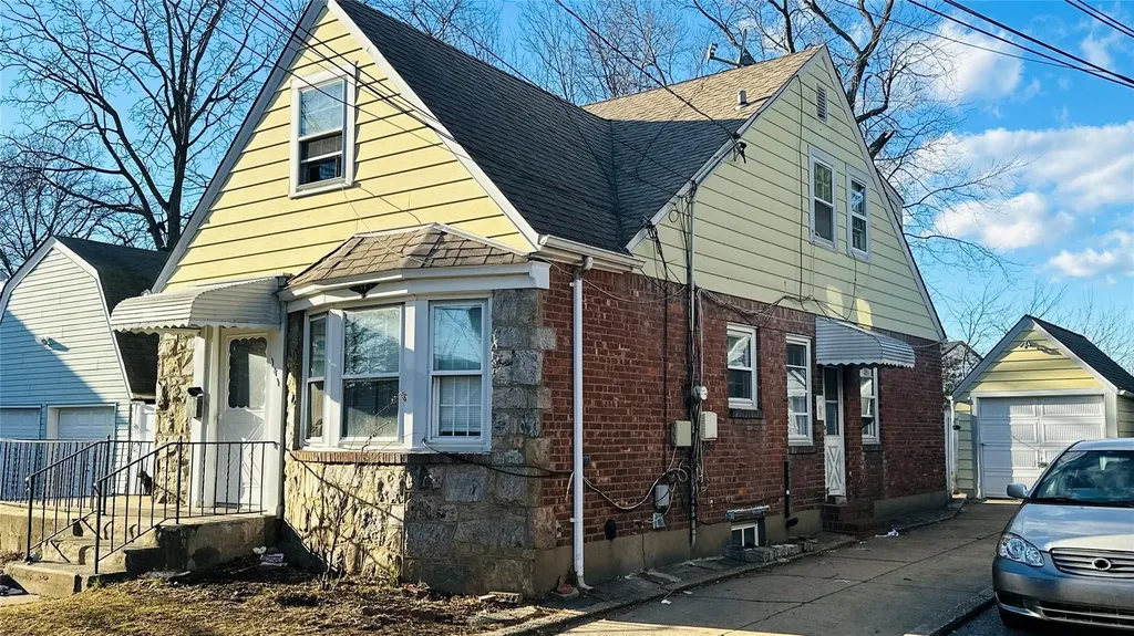141 Oak Avenue Hempstead NY 11550