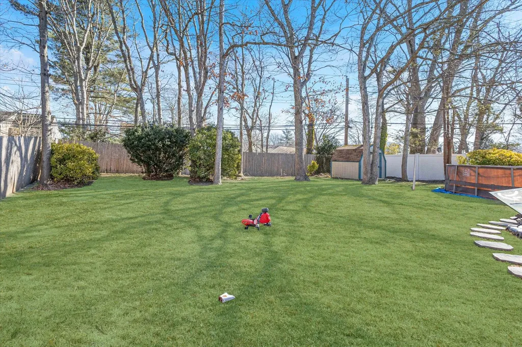 68 Picket Lane Centereach NY 11720