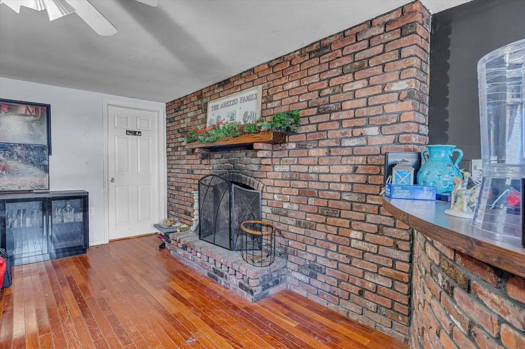 68 Picket Lane Centereach NY 11720