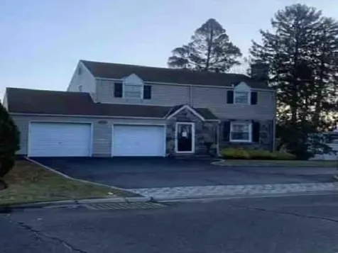 666 S Wellwood Avenue Lindenhurst NY 11757