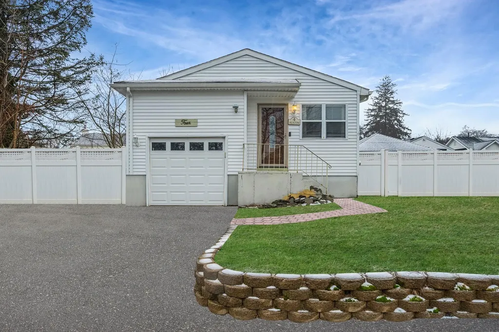 4 Jupiter Road Brookhaven NY 11778