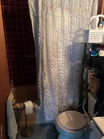 417 N Monroe Avenue Lindenhurst NY 11757