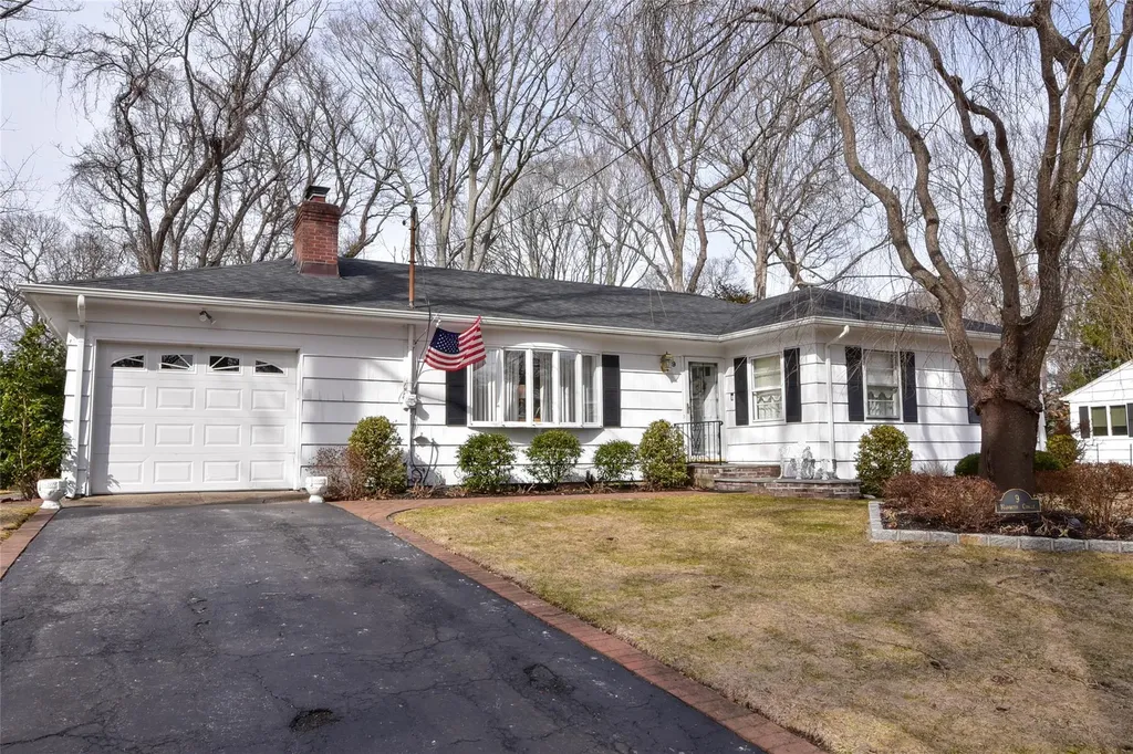 9 Marbeth Circle Brookhaven NY 11764