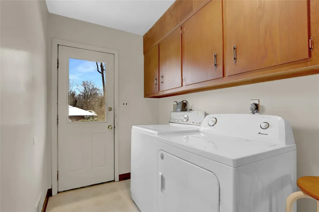 59 The Hemlocks Roslyn NY 11576
