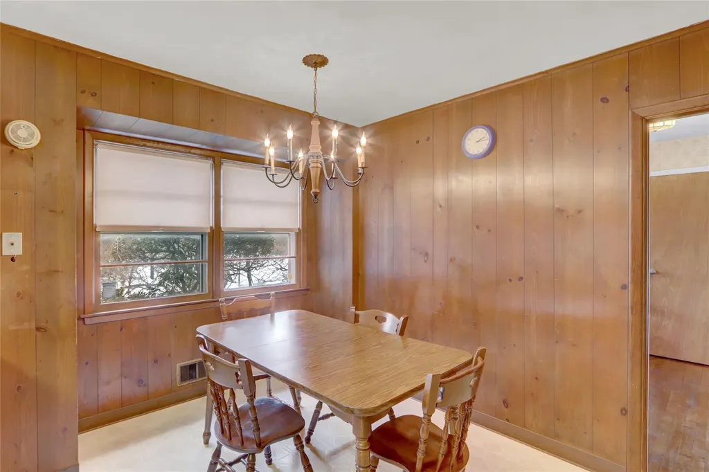 59 The Hemlocks Roslyn NY 11576