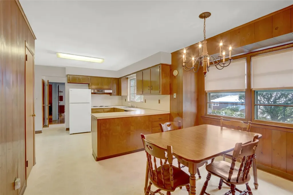 59 The Hemlocks Roslyn NY 11576