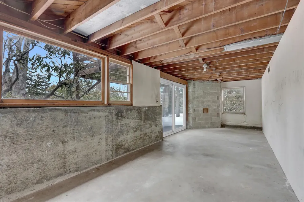 59 The Hemlocks Roslyn NY 11576