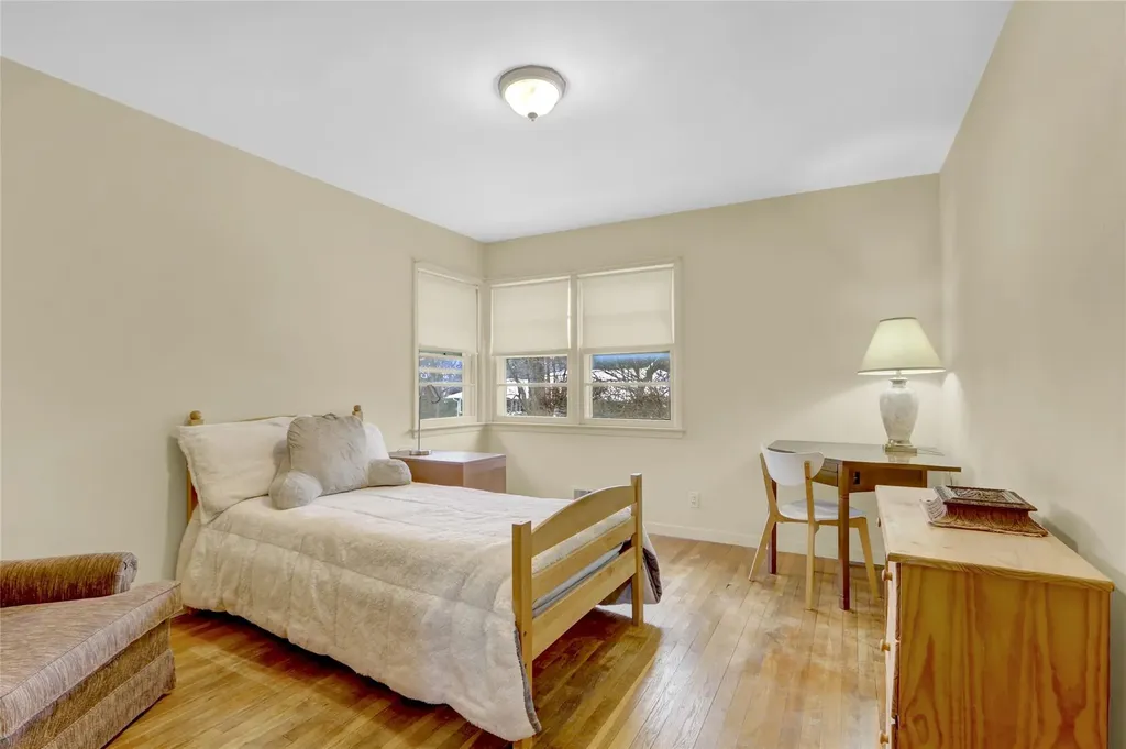 59 The Hemlocks Roslyn NY 11576
