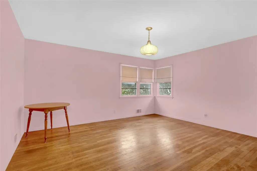 59 The Hemlocks Roslyn NY 11576