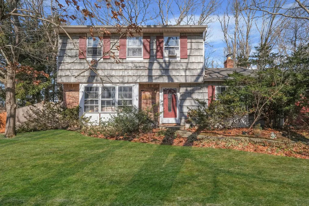15 Bellaire Drive Brookhaven NY 11961