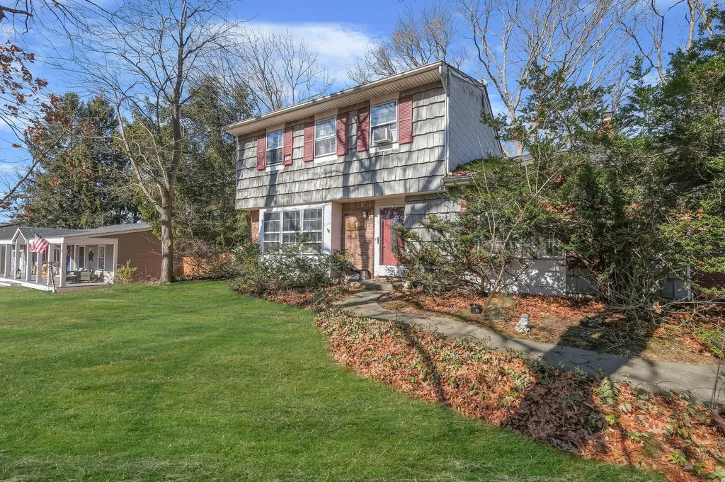 15 Bellaire Drive Ridge NY 11961