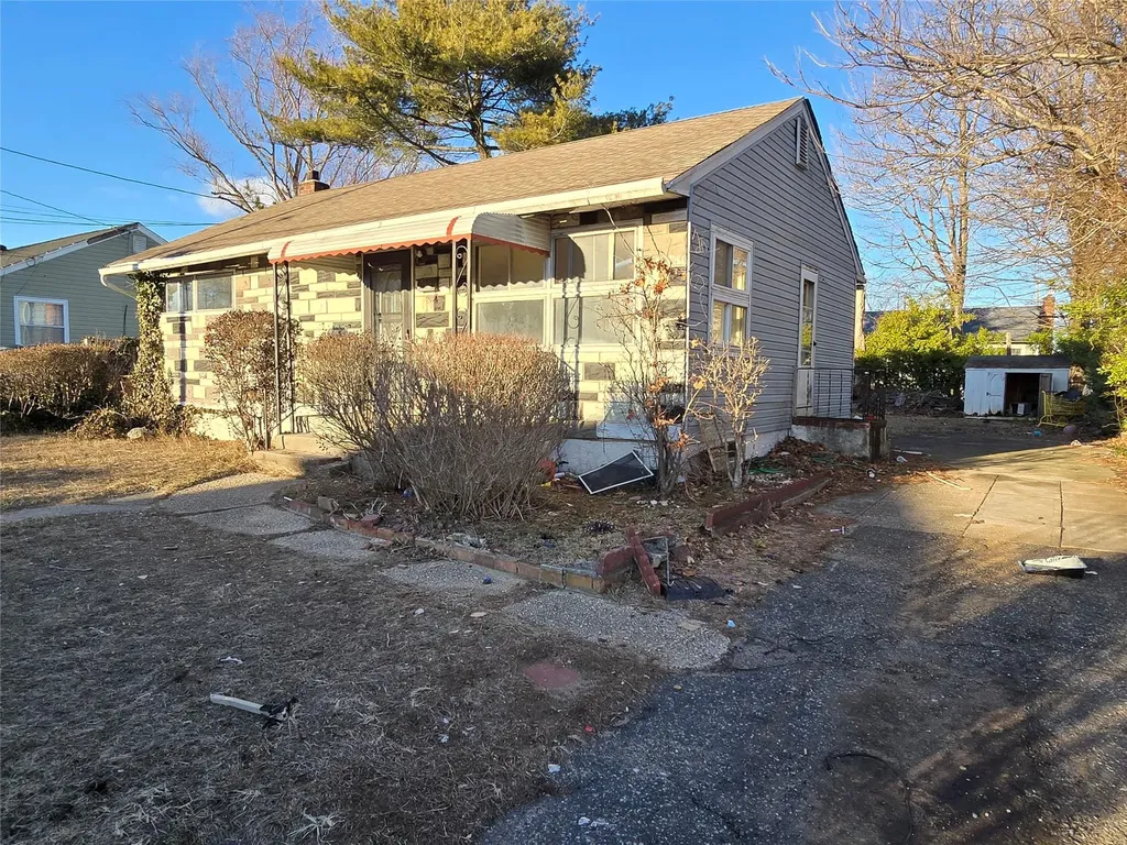 23 Essen Drive Babylon NY 11701