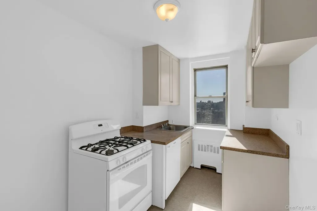 60 Knolls Crescent Bronx NY 10463