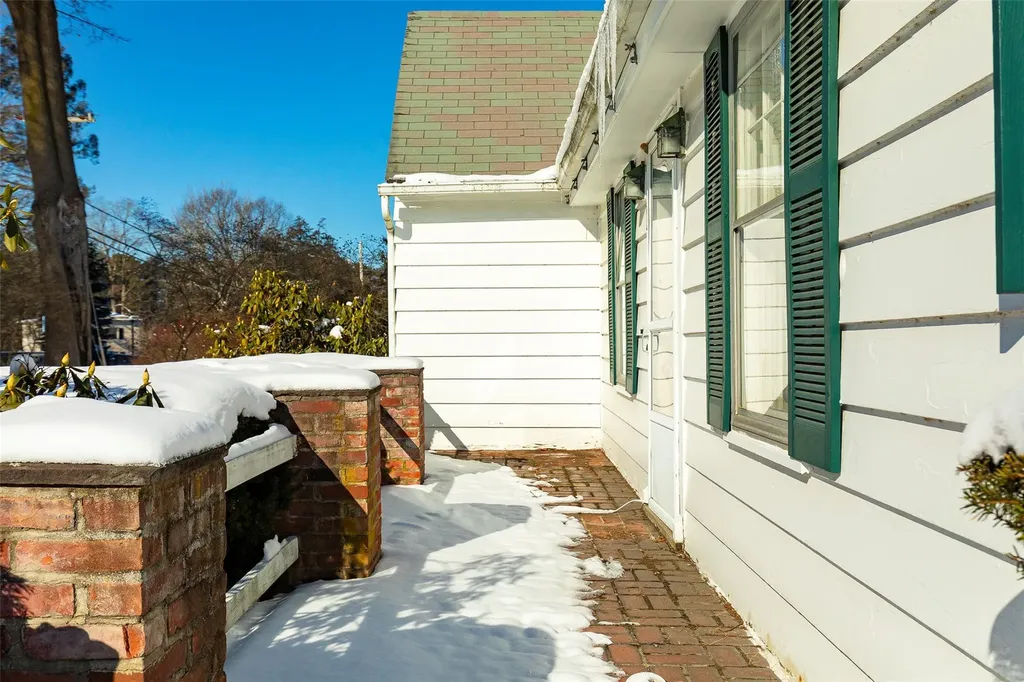 1 Linden Lane Hyde Park NY 12538