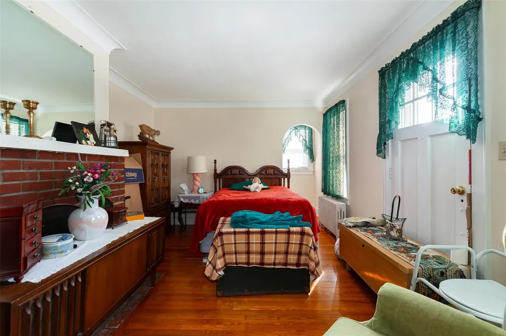 1 Linden Lane Hyde Park NY 12538