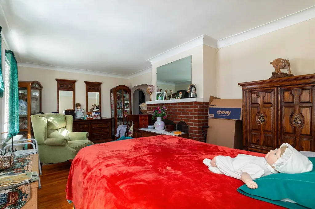 1 Linden Lane Hyde Park NY 12538