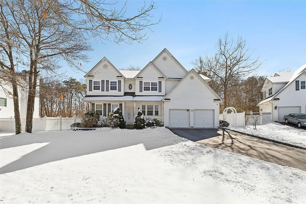 2 Tuthill Court Brookhaven NY 11772
